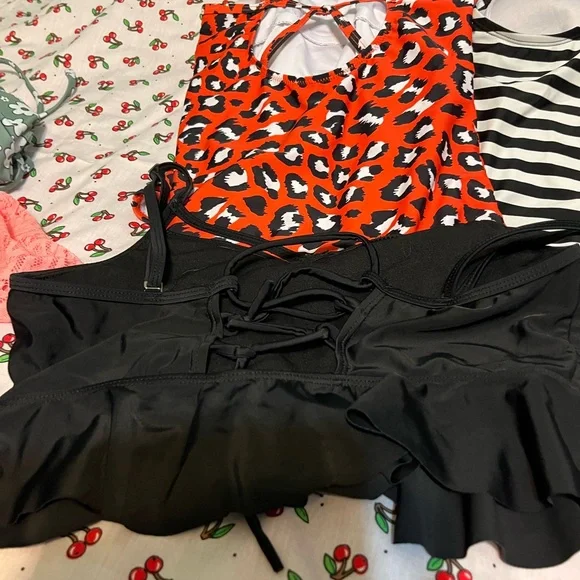 Lot of swimwear, bottoms, tops, suit and coverup.  Size medium and one small. - Picture 9 of 10